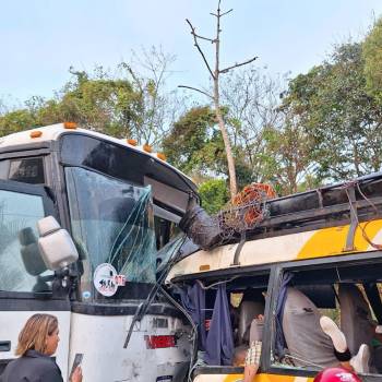Tragedia Brutal Choque De Dos Buses Deja 17 Muertos Honduras News